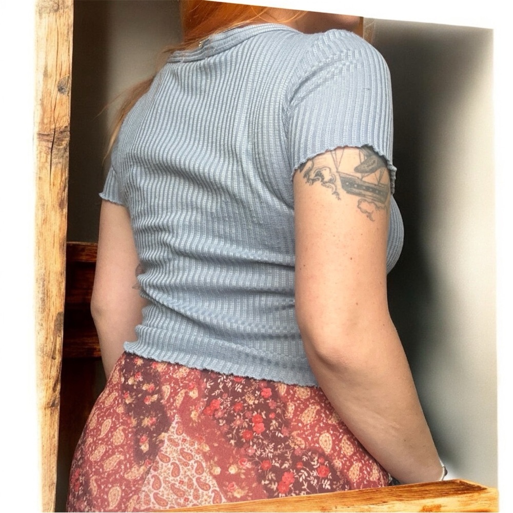 Streetwear Society Blue Ribbed Short Sleeve Cotton V Neck False Button Crop Top - Picture 3 of 10